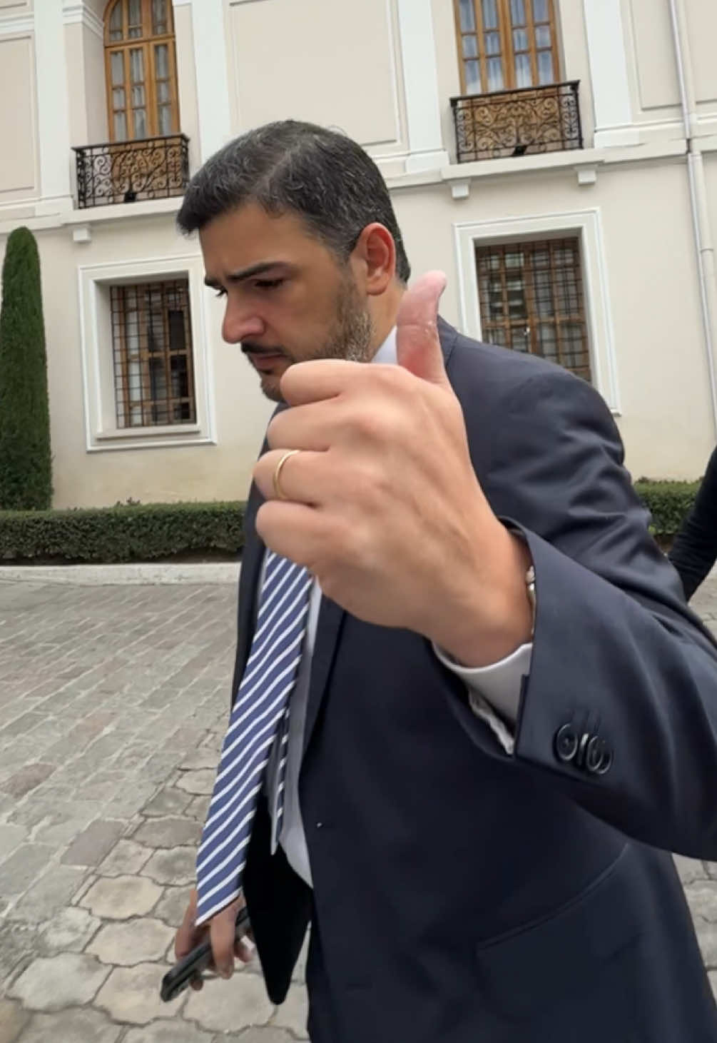 Nos encontramos en Quito, en la Cancillería, participando en la reunión junto a otros alcaldes del país en el marco de la visita oficial del Secretario de Estado de los Estados Unidos. Llevamos la voz de Guayaquil con firmeza, porque la seguridad de nuestra gente es prioridad.