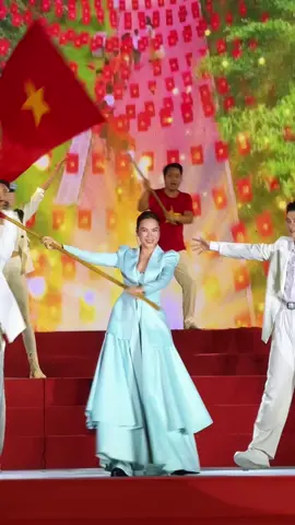 Giương cao ngọn cờ… 🇻🇳🇻🇳🇻🇳 #QuocKhanh #MyTam #fyp 