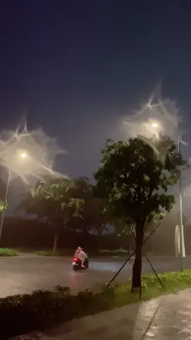 mưa trôiii #xuhuong #viral #anhnhoem 