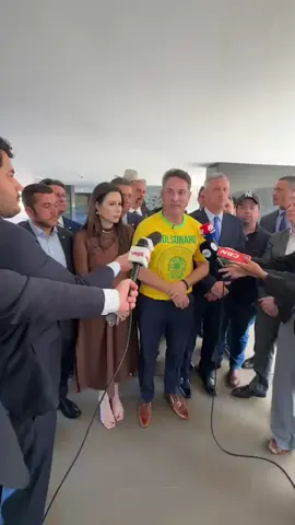 QUEM CONCORDA COM ESSA FALA E APOIA ?   TEMOS Q COMBATER ESSA COVARDIA CONTRA O NOSSO PRESIDENTE...