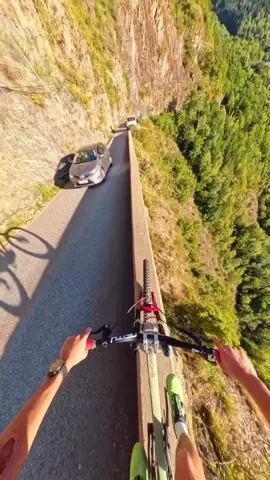 Don't fall down  #mtblife #mtbforyou #viral #balance #downhill 