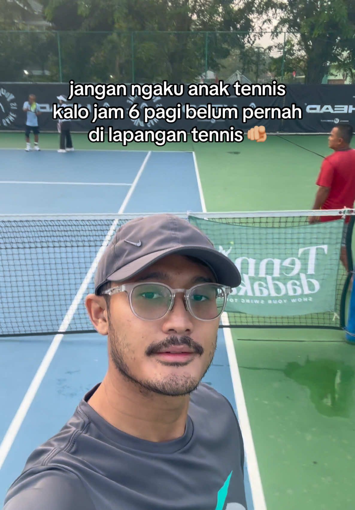 coba absen jam berapa kalian paling pagi di lapangan tennis? 🤣🫵🏼 #tenniskalcer 