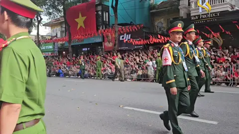 Trung quá nghiêm, anh Nga hòa tan, em Lào như mình còn bạn Cam đen thui lủi :)) #diễubinh #A80
