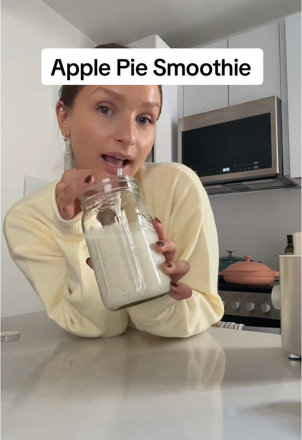 Apple pie smoothies all fall long!!! #applepiesmoothie #highprotein #highfiber #fallmeals 