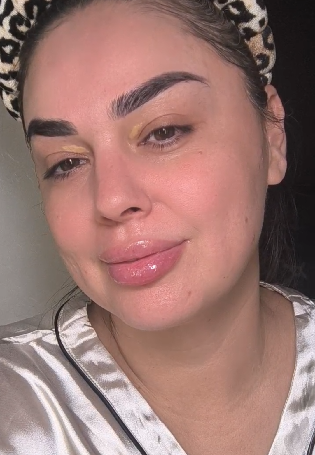 Lip Exfoliating with @e.l.f. Cosmetics sugar lip scrub and @carenel_korea lip mask #lipcareproducts #lipcare #elfcosmetics #carenel #lexielovestoshop 