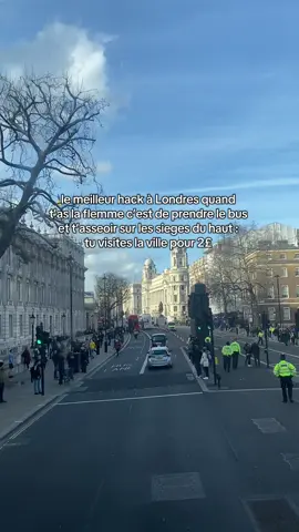 les meilleurs c’est le 22 ou le 11, c’est bien mieux que les bus touristiques hop on et hop off ! #london #londres🇬🇧  #londonlife #londontips #travelhack 