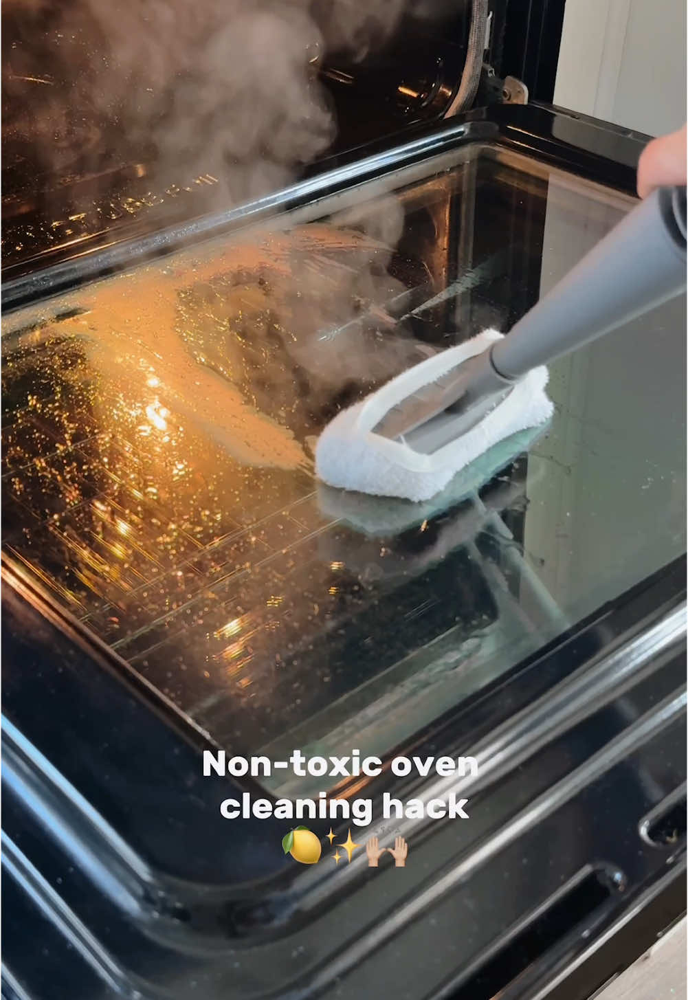 Non-toxic oven cleaning hack 🍋✨  No harsh chemicals, just lemons, baking soda, and a little steam! Your oven will sparkle and smell fresh in no time 💛 💡 Bonus tip: If you don’t have fresh lemons, you can use 1–2 tablespoons of citric acid powder in a baking dish with water for the steam step. For scrubbing, mix a little powder with baking soda to make a paste.