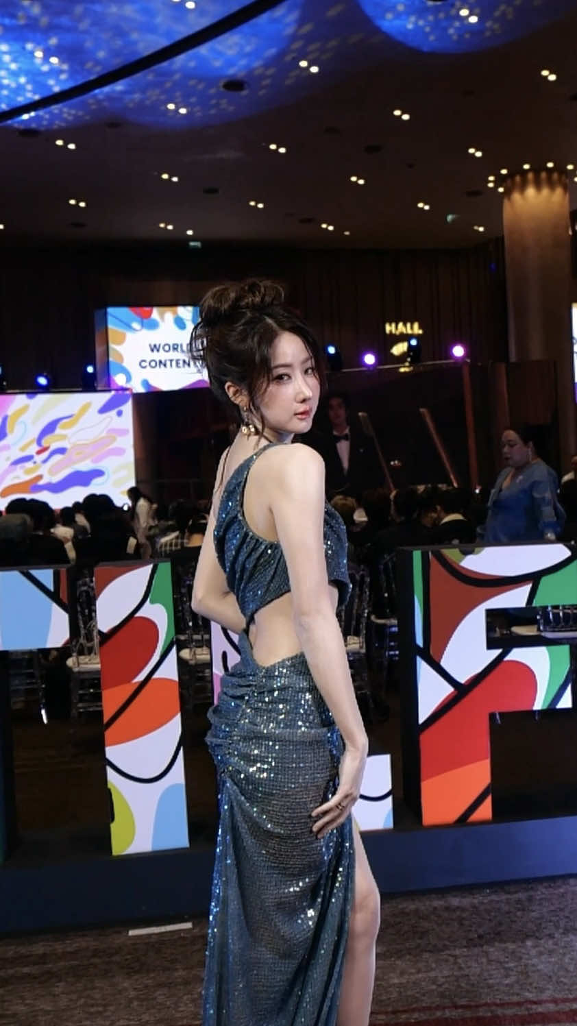 สาวหมวยขวัญใจแฟนคลับ ขาวออร่ามาแต่ไกล👧🏼“โยโกะ อาภัสรา” @Yoko ถ่ายโดยหุ่นยนต์  #Who_is_Alfred 🦾🎥 ในงาน 
