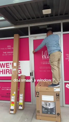 No one warned me of this one when I said I was opening a bar … #lockedout #wtf #imjustagirl #youngentrepreneur 