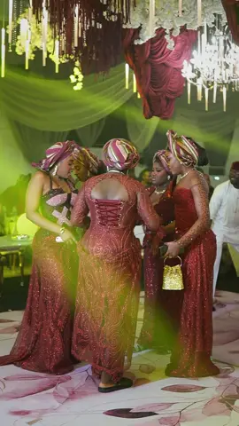 Lace tight, gele right,everything bright💫   👗: @Mubrikluxury_  🎥: @Judedrizzy💚🌴  Cc: @Oyindamola @jhokkerh 