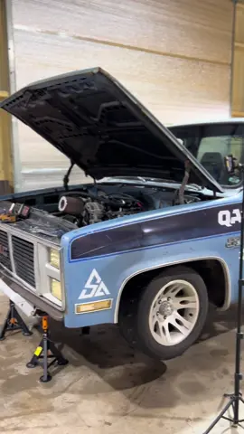Just trying to get a video of my truck…😐 @NoSinCustoms  #chevy #racetruck #c10 #squarebody #truck 