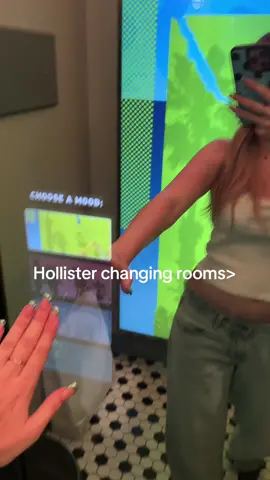 GUYS i was dancing cause my favourite song came on plus the whole dressing room was such a vibe #fyp #hollister #outfit @hollister 
