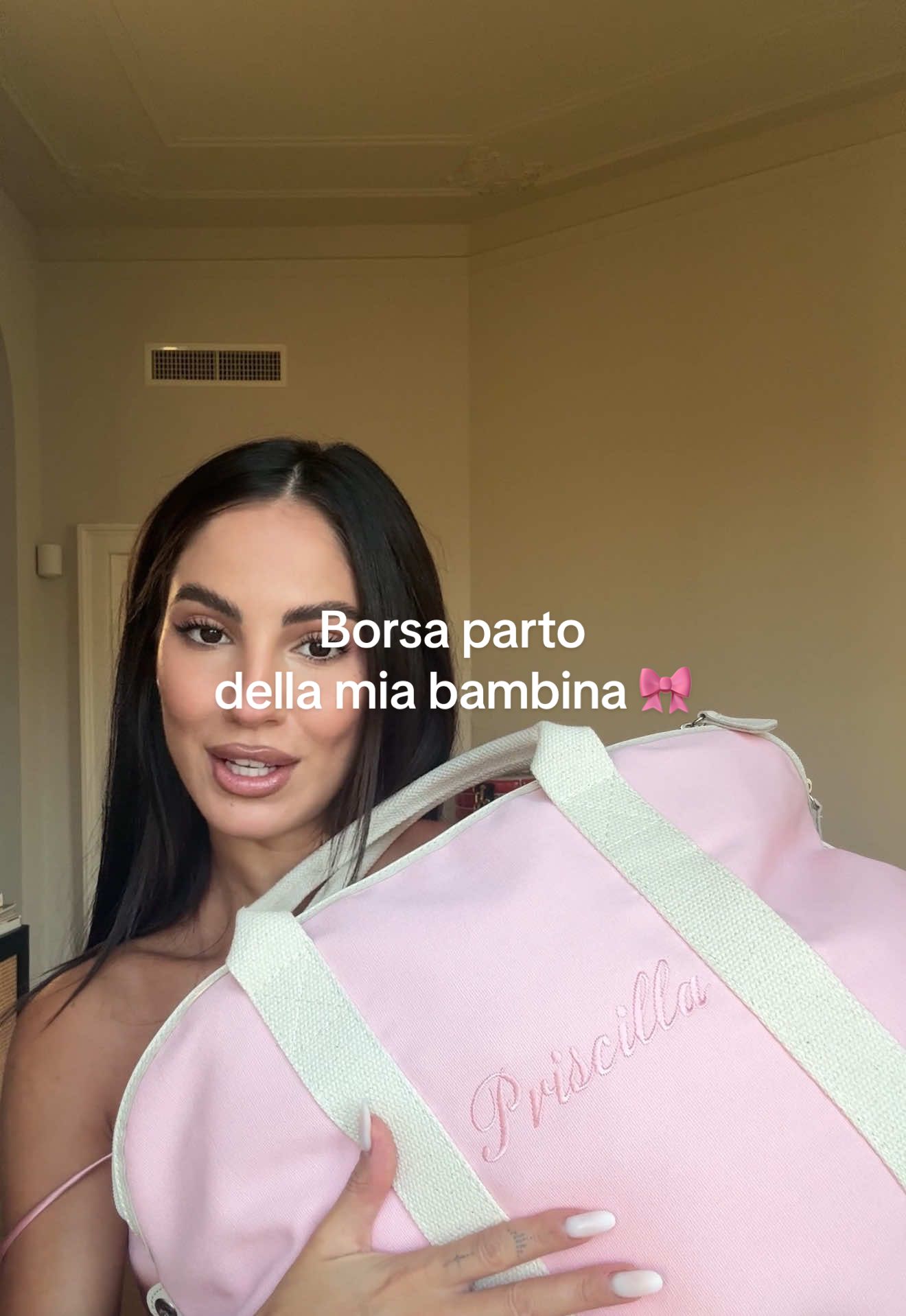 Ma quindi? Che ce nella borsa per andare in ospedale di un bambino?  In quella della mia questo. Speriamo bene ……… Sono accetti consigli da mamme, vi leggo💞💞