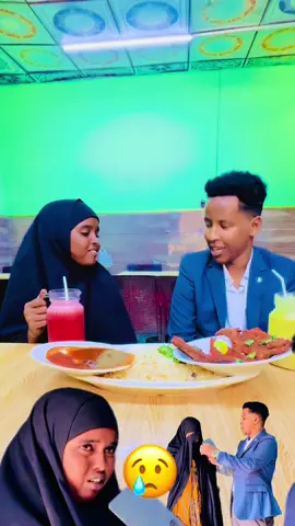 Farxadeeda lama qiyaasi Maryan anayna ila joogta dadyow kala duwan ayaa ila soo xiriiray oo leh anaga aabe iyo Hooyo unoqonayna way saxanyihiin lkn Qof lahubo ayaan kuwareejinayaa oo aad ila ogtihiin 🙏🙏gabar quruxdaan leh ayaa duruuf looga faaidaysanayaa isma lahayn 😢😢😢lkn ragu masina 