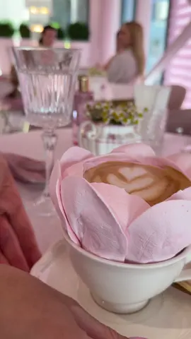 Гарний день🩷 Гарна кава☕️ Чудова компанія💞 #кава#київ #краса#рекомендации #актив @Namelaka.kyiv 