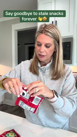 No more stale chips, crackers, or cookies! 🙌 This handheld bag sealer is the easiest way to keep every snack fresh & crispy. A must-have kitchen gadget for every home. 🏡 Grab it now! Free shipping!  #kitchengadgets #foodstorage #snackhack 