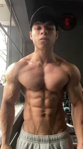 seco como yo a fin de mes #GymTok #bodybuilders #foryoupage #gymmotivation #nestum 