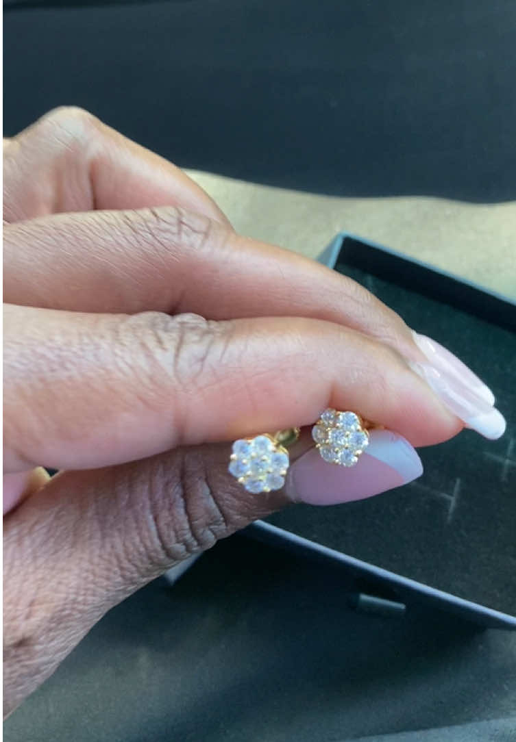 #earrings #gold #goldearrings #flowerearrings 