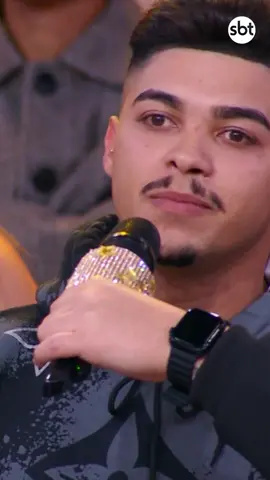 Aqui a plateia opina mesmo! 🗣️🗯️ O bebezão da mamãe não aguentou ouvir e foi pra cima do convidado 🍼💥 #casosdefamilia #sbt 