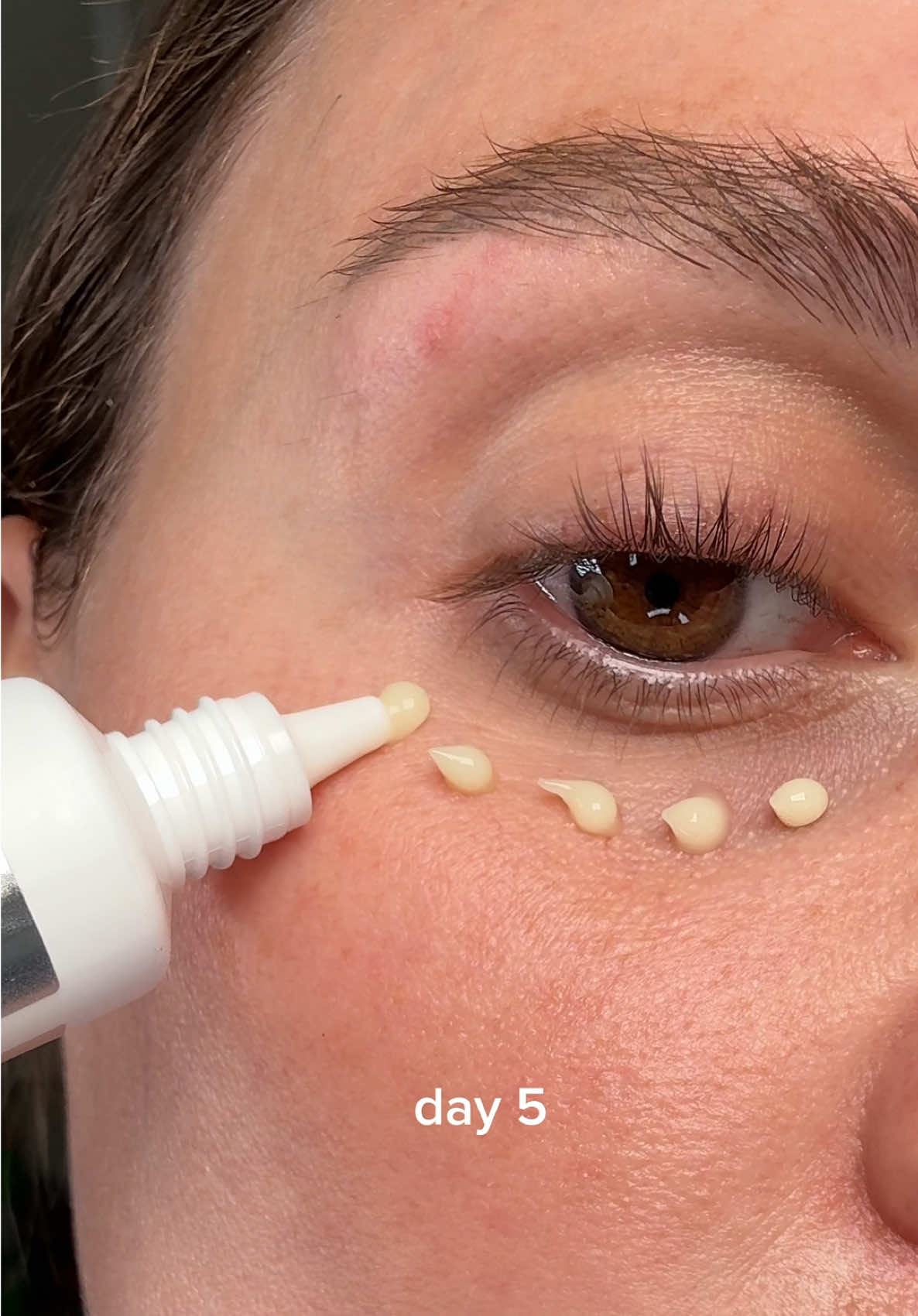 My eyes need Retinol 💜 this eyecream helped truly with my dark circles and eyebags @anua_global 
 
 #skincare #anua #retinol  #anuaretinol #eyecream