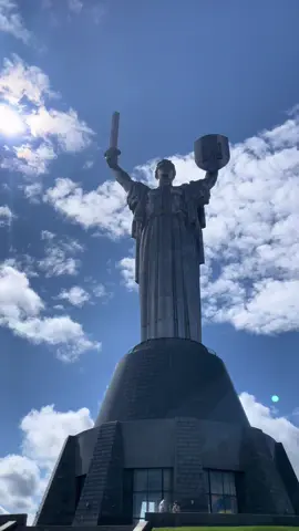 Яка ж краса🇺🇦 #київ #батьківщинамати 