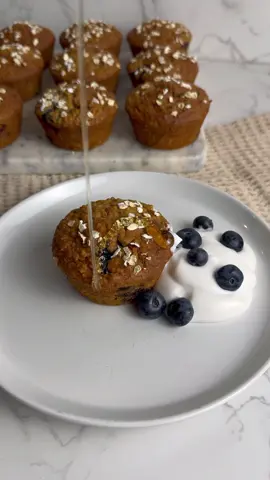 BLUEBERRY BREAKFAST MUFFINS 🫐  •••••••••••••••••••••••••••••••••••••• Cake for breakfast? Always a yes 🌟  These muffins are packed with protein and fibre 🌾 to keep you full and balanced. Soft, fluffy, and just right for a quick snack or grab and go breakfast 🧁🫐  INGREDIENTS:  300g full fat Greek yoghurt  80g maple syrup or honey 50ml skimmed milk 50g ground almonds 1 tsp baking powder  1 tsp bicarbonate soda  150g jumbo oats 100g wholewheat flour 2 large eggs 100g fresh blueberries METHOD:  1. Blend the Greek yoghurt and maple syrup together until smooth. 2. In a mixing bowl, add the ground almonds, oats, flour, pinch of salt, baking powder and bicarbonate. Mix then egg in the wet ingredients, the yoghurt blend, eggs and milk. 3. Fold together until combined but don't over mix. Fold in the blueberries. 4. Divide the mix between 12 muffin trays. Bake at 170c fan for 30 minutes until risen and golden brown. 5. Allow to cool for 15 minutes. Sweeten with an extra drizzle of maple syrup or honey, a dollop of yoghurt and some frozen berries or take a couple on the go! 🌟 •••••••••••••••••••••••••••••••••••••• #healthyfood #healthyrecipes #breakfast #breakfastideas #mealprep #highprotein #EasyRecipes #healthylifestyle #muffins #blueberry #blueberrymuffins #baking #bake #Recipe #mealprep #mealprepideas #mealprepmonday #snack #breakfastinspo #breakfastonthego #muffin #BakeWithMe #sweetbreakfast #highprotein #easybake #simplerecipe #muffinrecipe 