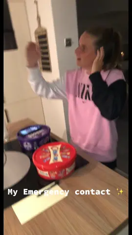 Alessia Russo’s emergency contact 😂🙌 🎥 @Alessia Russo  #woso #WomensFootball #Lionesses #ellatoone #alessiarusso 