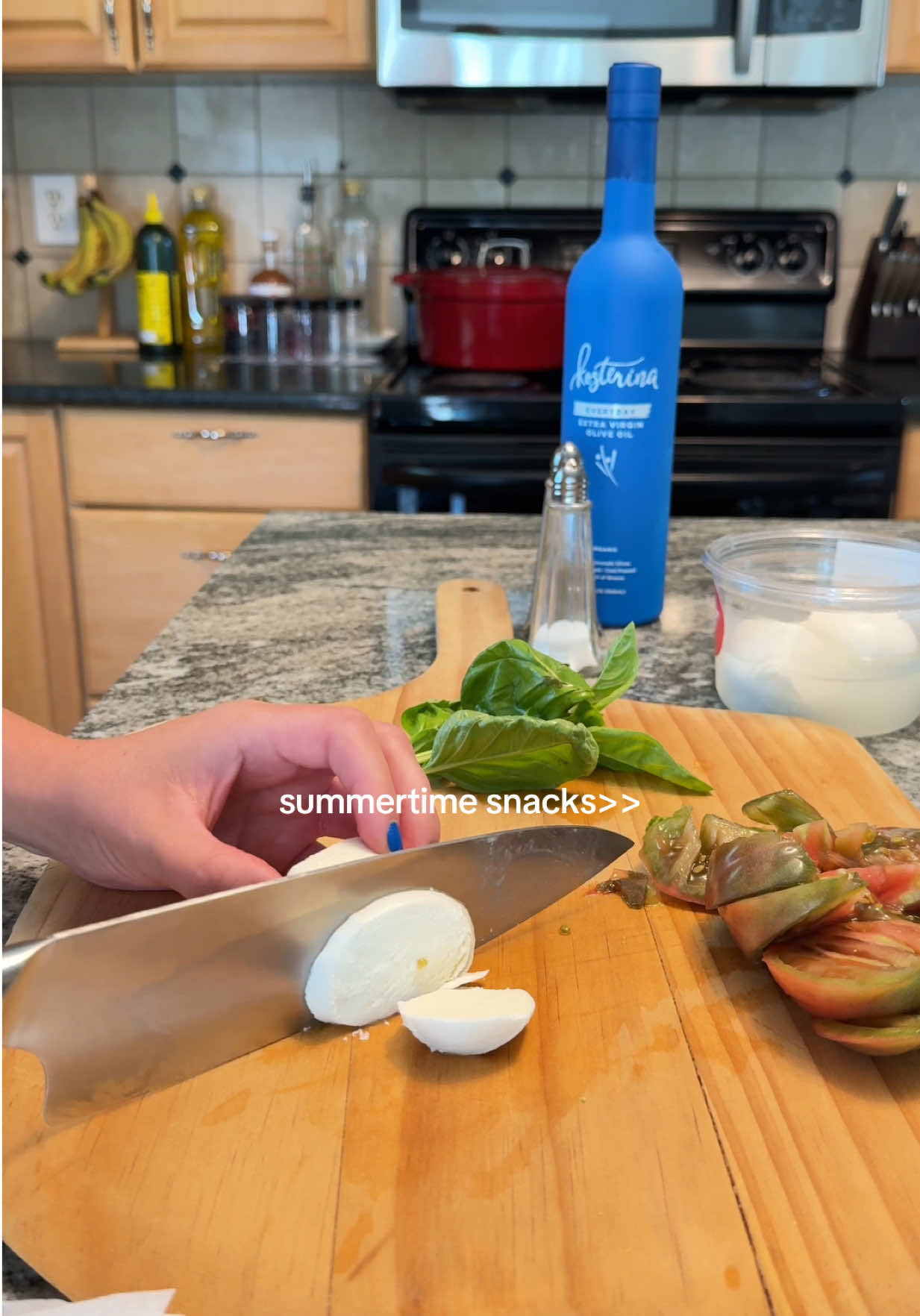 I’m convinced anyone who wants summer to end doesn’t have a garden in their backyard with fresh basil and tomatoes @Kosterina #tomato #mozzarella #oliveoil 
