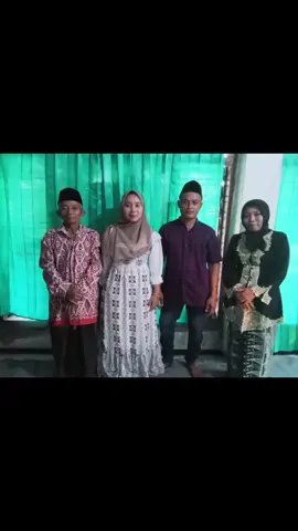 trimkasih telah menjadi sosok ayah sekaligus ibu yg baik buat anak mu ini ,sekarang bapak tidak sakit lagi ,maafkan anakmu ini yg penuh salah, syurgatempatmubapak🤲