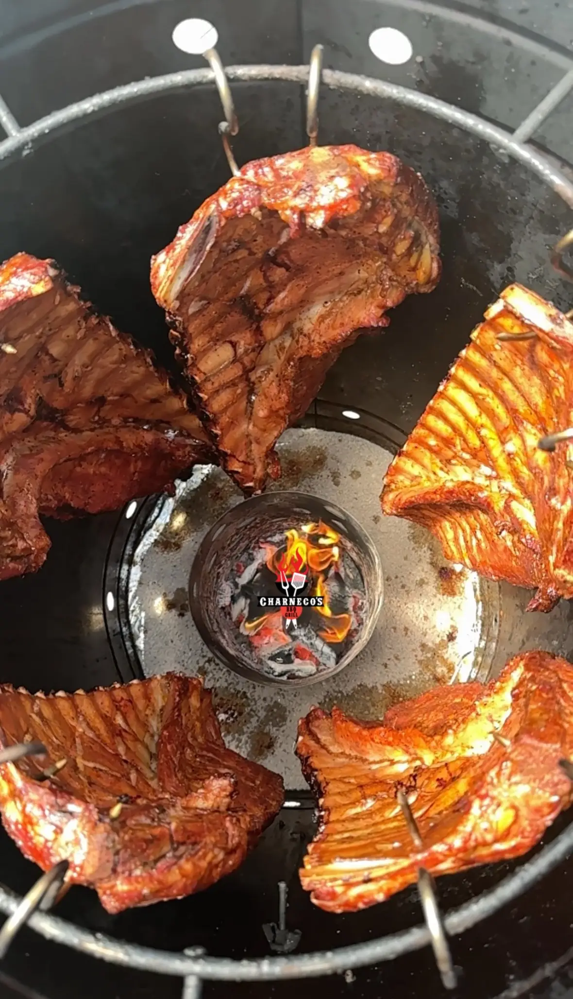Labor Day! 😎 5 costillas al barril de @Queasador.us y terminadas estilo competencia 2 picañas en el rotisserie de @Weber Grills terminada con salsita Chimi y papitas  Todo sazonado con Kosmos Q  🔥  Estamos listos para empezar los videos de casa otra vez! Pendientes a mi canal de YouTube… cual seria la primera receta que quieres ver? 🤔 Seguimos abusando!!!  Ay Papa!!! 😎 #LaborDay #Costillas #Picaña #Chimi