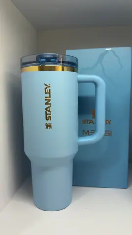✨🔥 ¡Llegaron los Stanley edición Messi! 🔥✨ El termo que combina estilo, tendencia y la magia del mejor del mundo 🌎⚽ ¿Listo para hidratarte como un campeón? 🏆💙 #Stanley #Messi #TendenciaTikTok #HidrataciónConEstilo #GOAT