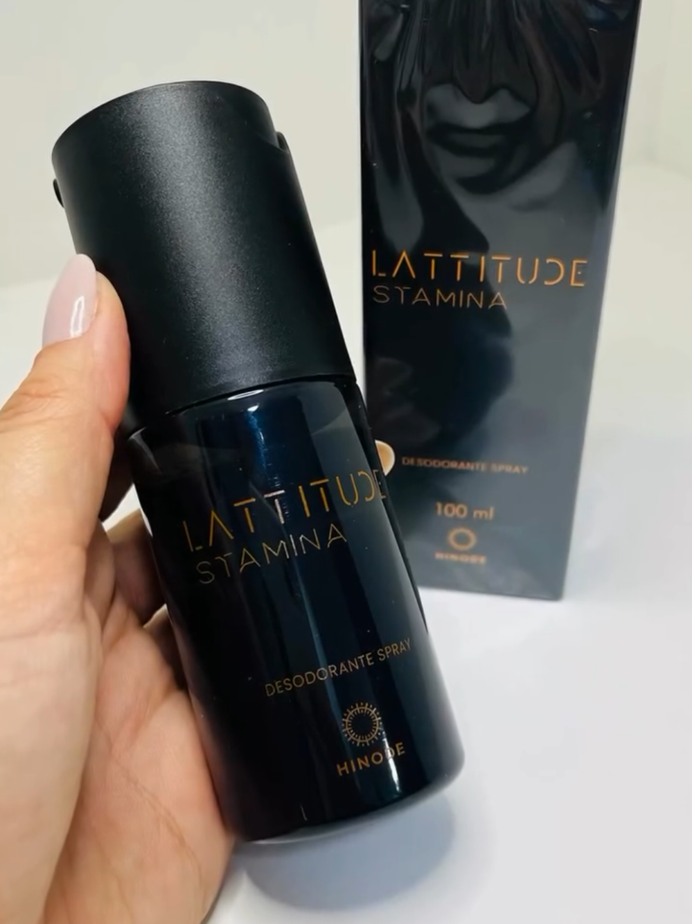 ESTÁ PROCURANDO UM PERFUME BOM e BARATO? VOCÊ ACABOU de ENCONTRAR! ✨ O Perfume 2 em 1 (perfume + desodorante em spray) chegou para transformar a sua rotina com fragrâncias MARCANTES e com ALTA DURABILIDADE. ✅ Prático e versátil, ideal para aplicar no corpo todo e garantir frescor o dia inteiro. ✅ Proteção eficaz contra maus odores e transpiração. ✅ Pode ser usado como PERFUME e DESODORANTE. 100ml Por apenas 55,00 R$ cada Disponíveis nas fragrâncias: ●LATITUDE STAMINA ●LATITUDE PROFUNDO ORIGINAL HINODE  🔥 Garanta já o seu e descubra uma nova forma de estar perfumado(a) todos os dias! WHATSAPP 69 984952214  FAÇO ENTREGA GRÁTIS 🛵  VILHENA RO 📍  #lattitude #lattitudehinode #lattitudestamina #lattitudeprofundo #hinode 