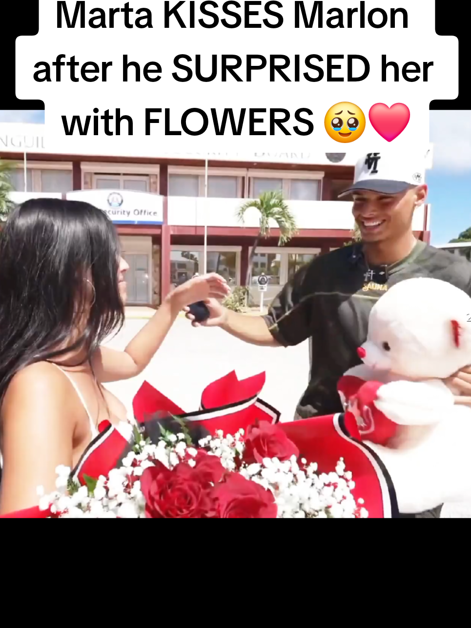 Marta KISSES Marlon after he SURPRISED her with FLOWERS 🥹❤️ #marlon #martadiaz #kiss #viral #foryoupage 