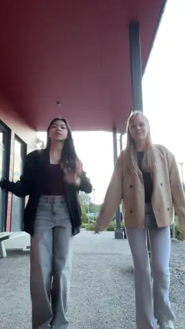 Asian and scandinavian duo🤍🤍😝😝 kirjotin varmaa  väärin hahaaa #fry #forupage #finnishgirl #bestfriend 