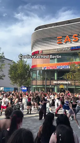 that was sooo cool 🙂‍↕️🫶🏼 Cortis reached Berlin, Germany  @#1 seob stan <3 DUH! spotted you <3  #cortis #rdp #kpop #enhypen 