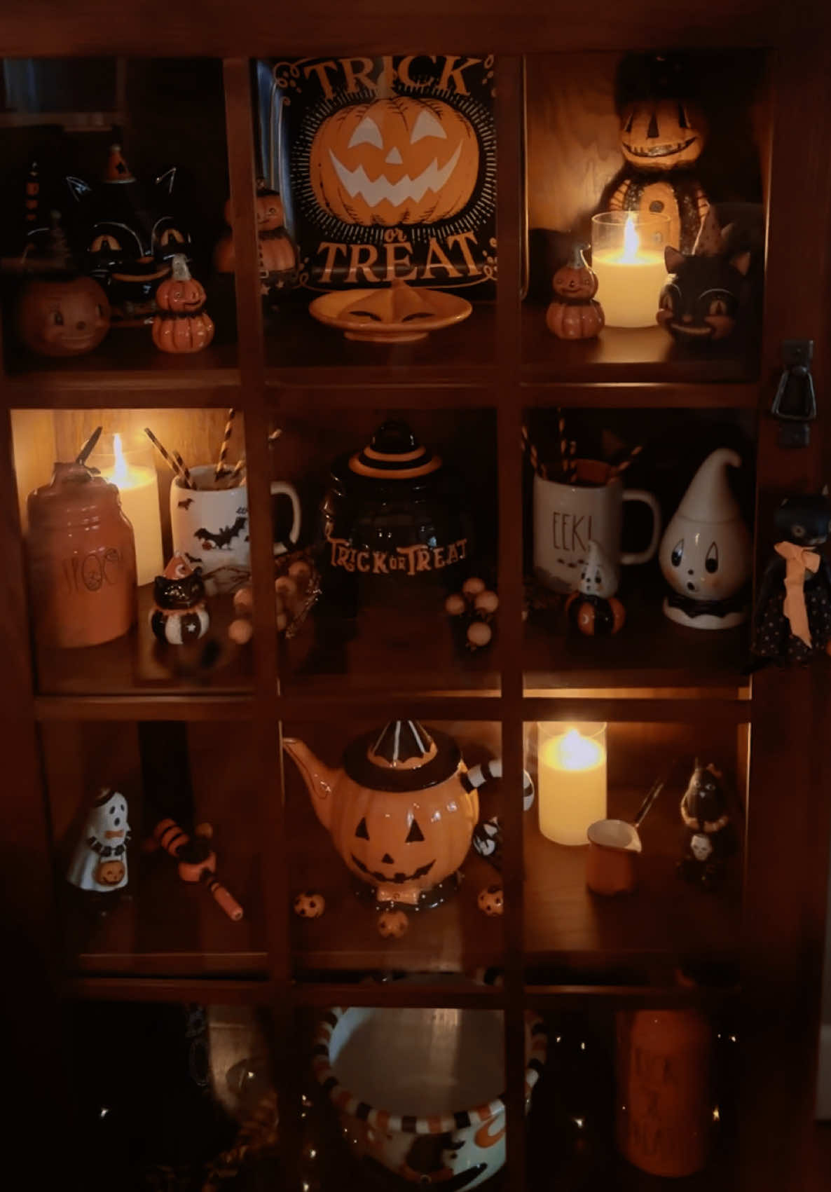 Had to show off my moms vintage Halloween cabinet 🎃🐈‍⬛ 👻 