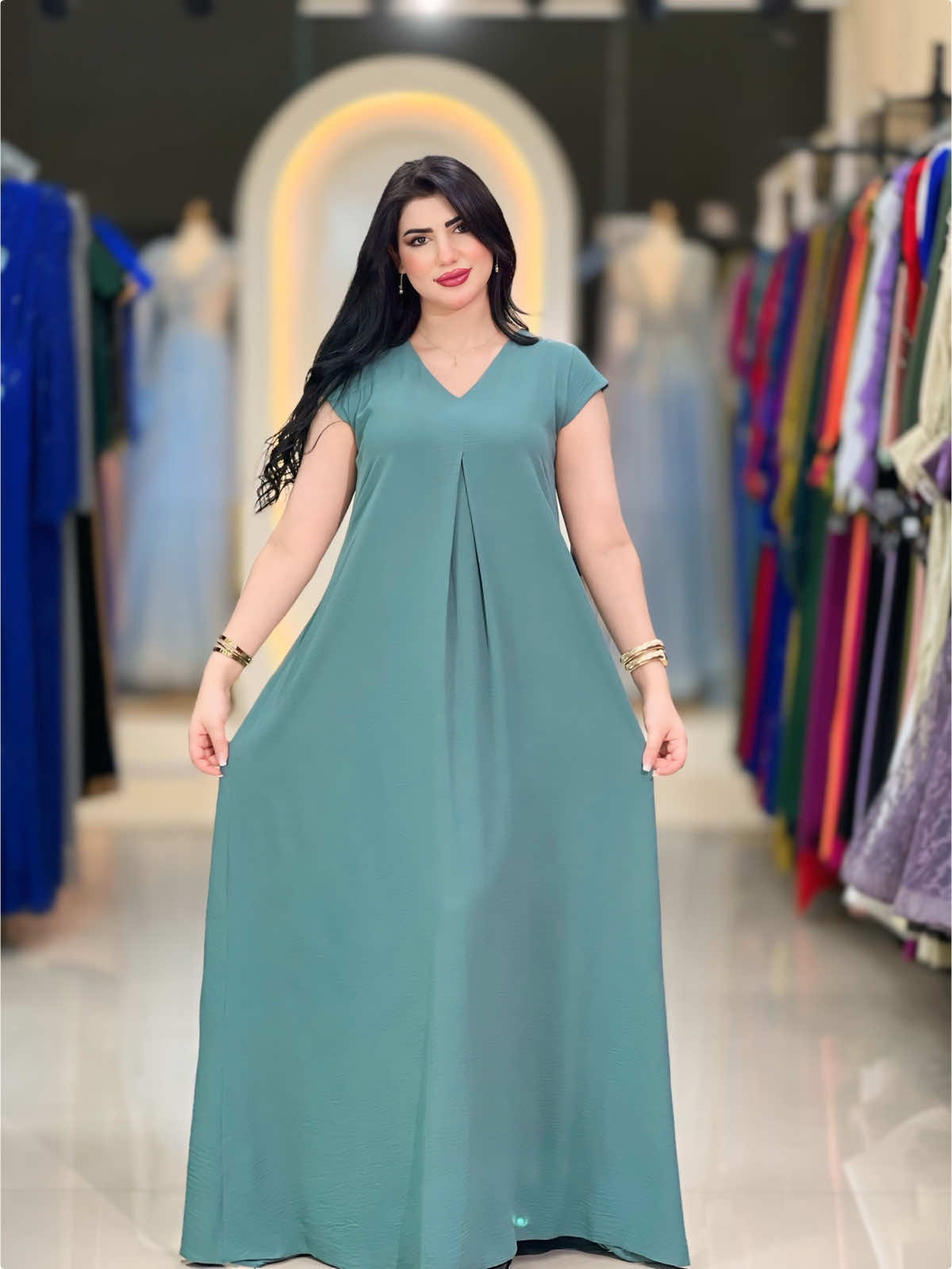 تحت العباية بجودة عالية 👗 متوفّر بخمس ألوان أنيقة 🌈 السعر 80 درهم اماراتي قماش “سي واي” خفيف وبارد يناسب الصيف ✨ للطلب والاستفسار راسلونا واتساب