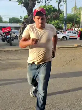 Se quedaron bailando 🤣🤣 #humor #broma #brainrot #nicaragua🇳🇮 #prank 