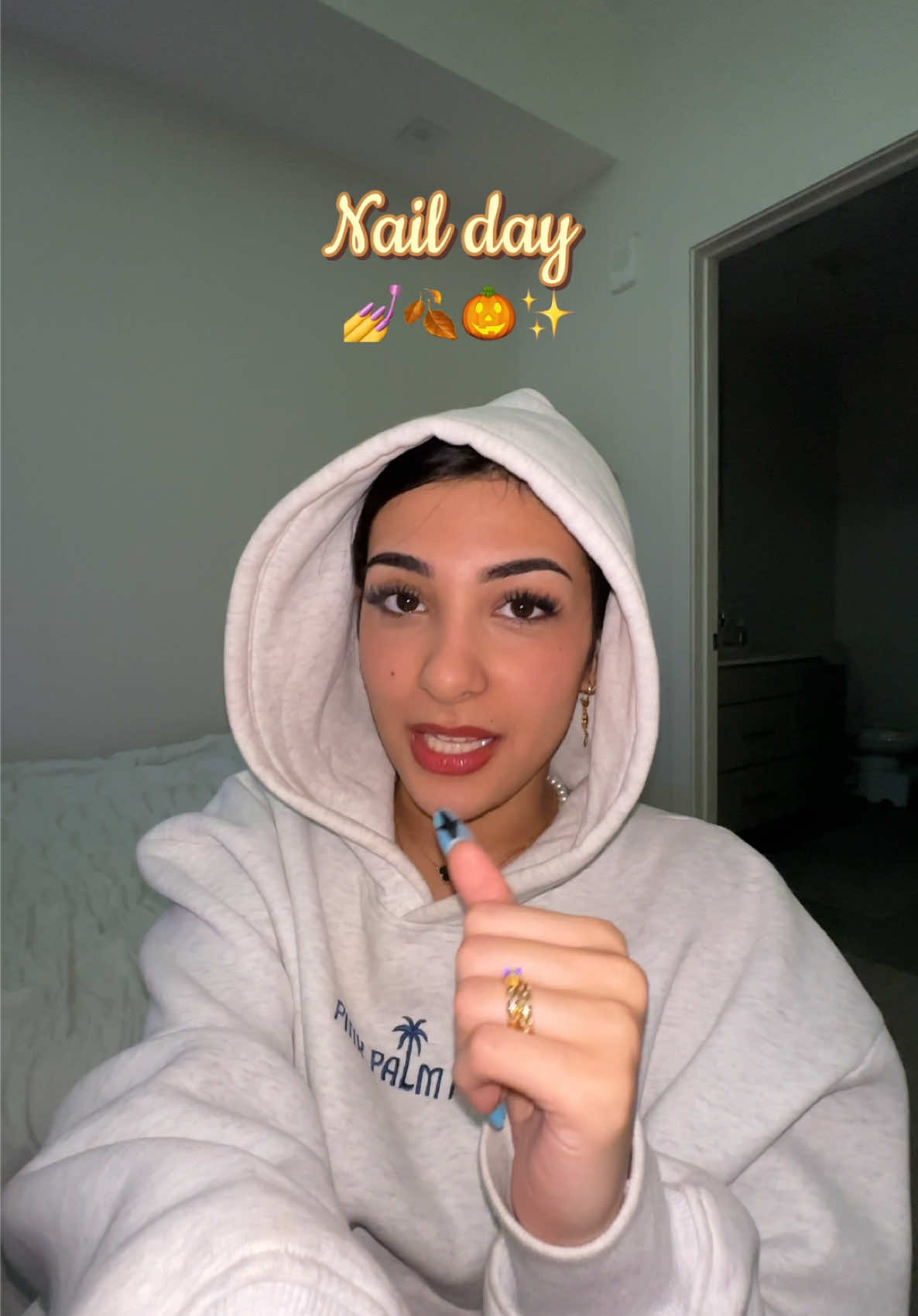 Posting in real time!!💅🤪 #nails #nailday #soakoffnails #halloween #beauty 