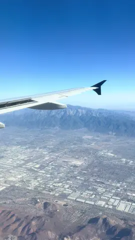 me 🤝 catching flights #traveltiktok 