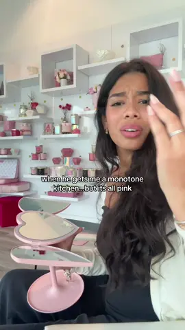 That’s just too much pink… (impossible) 💅✨ #parishilton #pink #cookware #mirror #vanity