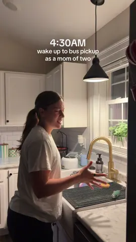 Crying at my 6 year old waving at the end 😭😭😭😭 TIME GOES BY SO QUICK I’M NOT OKAY #sahm #morningroutinewithkids #schoolmorning #earlymorningasamom #realisticroutine 