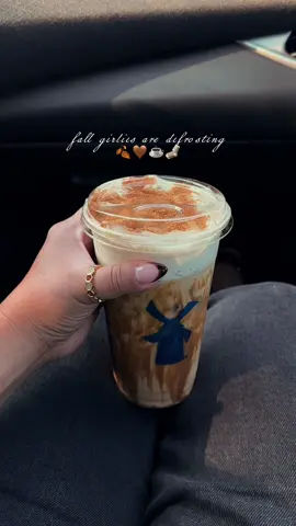 this season brings me so much joy 🍂🤎☕️🧦 @Dutch Bros Coffee  #fallseason #fallaesthetic #fallvibes #cozyvibes #cozyaesthetic 