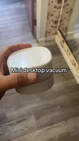 Mini vacuum for desktop 