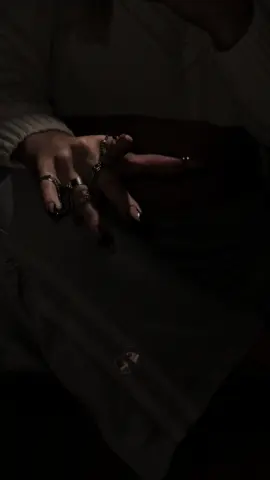 She‘s on the dark side #foryou #fy #viral #womanhands #wlw 