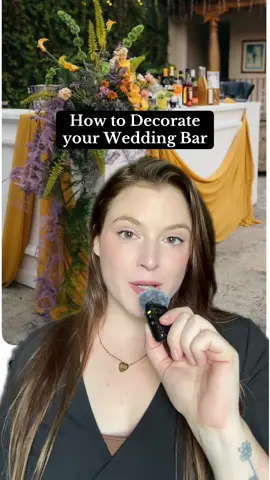 How to decorate your wedding bar #cocktailhour #weddingplanning #weddingdesign #weddingcocktailhour 