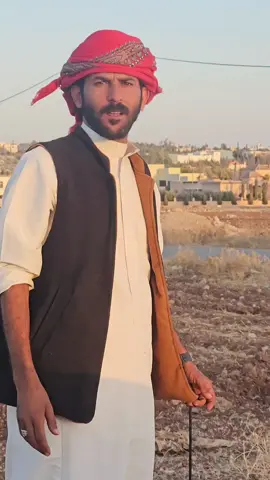 الناس مصالح والبحر مالح...قدامك مساكين وبظهرك  سكاكين. 👌🦅