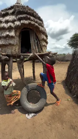 This is how they enter Nyangatom houses #inspirationofafrica 