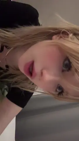 Why my hair looking greasy but it ain’t also ignore my lashes sobs, I FINALLY GOT A GOOD AHH CONDITIONER 😈😈😈 #lipsync #fyp #bunnyparty #alt #wlw #foryou 