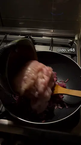 اذا مالكم خلق تطبخون عندي لكم وصفة سهلة ولذيذة 🤤🤍  اول شيء نقطع الخضار والدجاج والبصل شرايح ونبدأ بالطريقة  نحط زيت والبصل ونخليه يتحمر ونضيف الدجاج عليه ونخلطه وعشان نصير صحيين نحط الخضار ( الجزر ، الكوسه، باذنجان،بطاطس)بالقلاية الهوائية وبعد مايستوي الدجاج نضيف فلفل رومي اخضر وبعدها الخضار والبهارات المشكلة من هنا @بهارات العويصي وحبة ماجي وشوية صلصة الطماطم ونخلط ونضيف كريمة الطبخ ونخليها تتسبك شوي وبس فيه اسهل من كذا 😍 تقدرون تحطون مع رز او الخبز الي براحتكم وهني وعافية عليكم جميعا ❤️🔥وترقبوا الجاي #explore #fyp #طبخ #عشاء_خفيف_وسريع #عشاء_صحي 